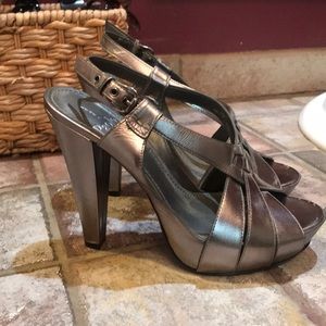 Linea paolo Metallic sandals size 8